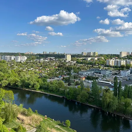 Aura Towers Apartmán *